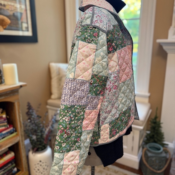 Quilted Puffer Jacket - Picture 5 of 8